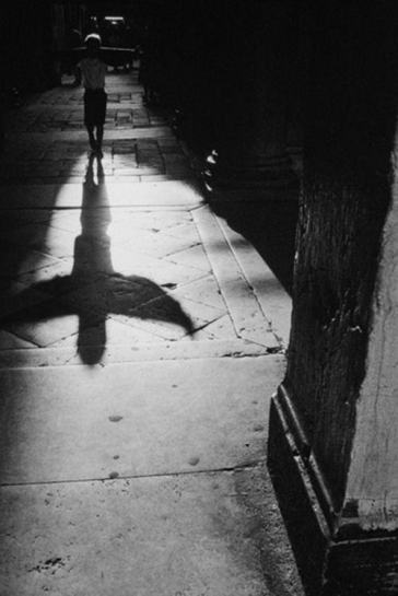 Jean Noel de Soye, Shadow of a child playing with his sweater